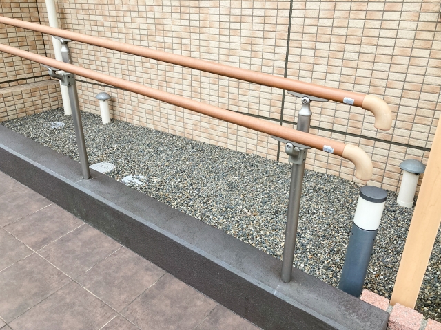 手すりを設置する