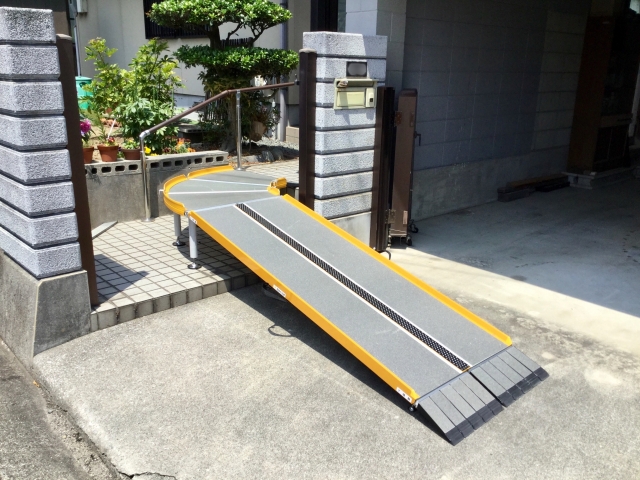 スロープを設置する